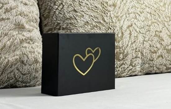 lovingup-love-box-seduction-photo-catalogue