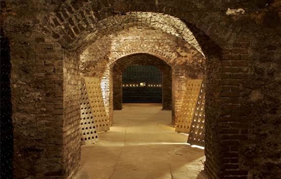 caves-img-around