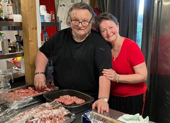 Françoise et Jules à votre service depuis 1995 et heureux de l'être.