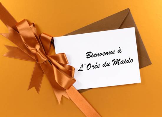 christmas-card-with-gift-ribbon.jpg