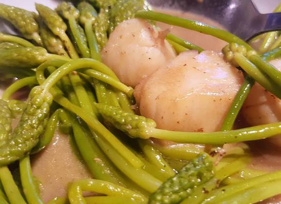 Noix de Saint Jacques sur lit d'ornithogales au Ranch des Lacs