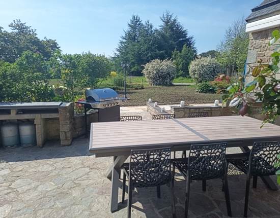 Terrasse et barbecue neuf