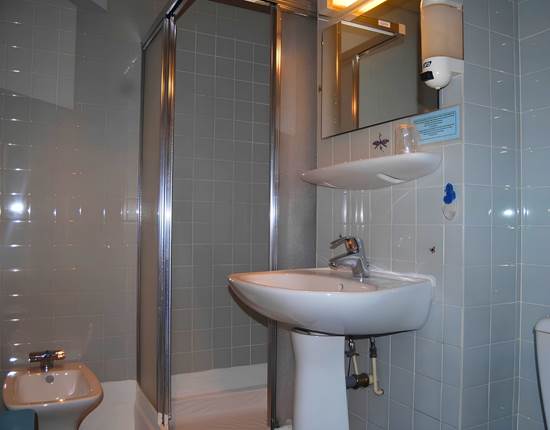 Salle de Bain privative Chambre Lit 1 personne Paris