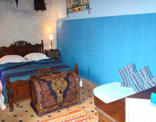 La chambre Mogador avec son accès direct sur la terrasse du Riad
