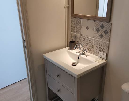 CHAMBRE 4 (1)