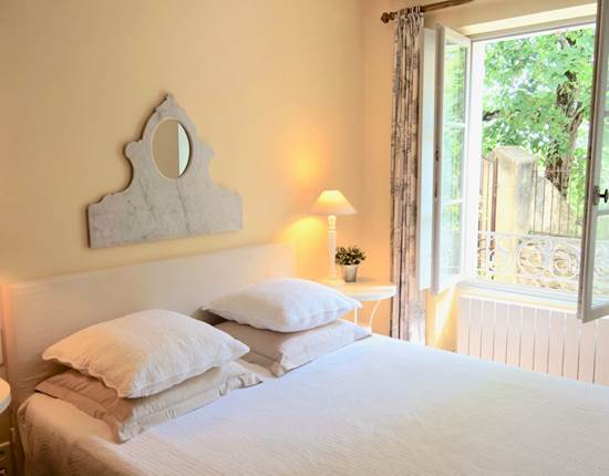 Chambre Acanthe en rez de jardin aux chambres d'hôtes la Rougeanne près de Carcassonne dans l'Aude
