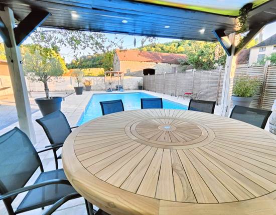 repas-au-bord-de-la-piscine