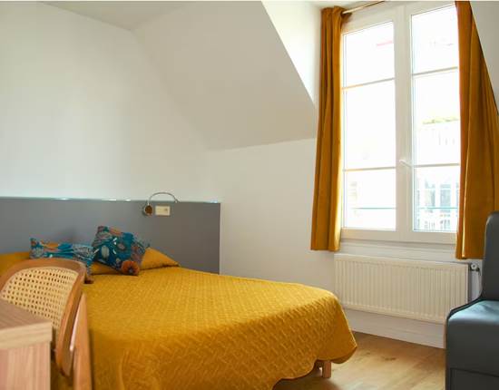 Lit-Double-Hotel-Jean-Bart-Quartier-Latin