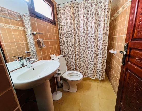 RIAD-AIT-BENHADDOU-Ouarzazate-Chambre-single-salle-de-bain