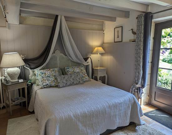 Moulin-Rouhaud-Suite-familiale-Ancolie-agapanthe-lit-queen-size
