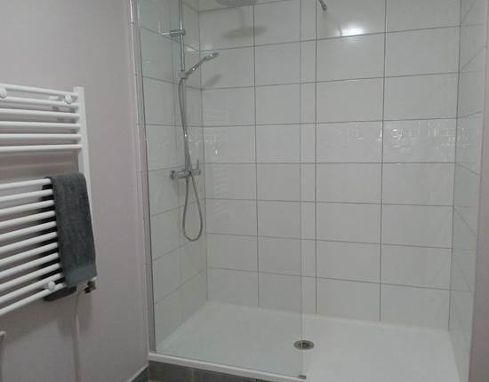 salle d'eau chambre 13