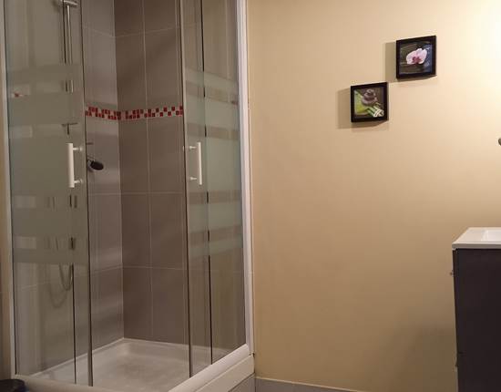 salle de bain chambre 2