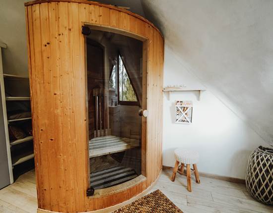 Sauna infrarouge dans la salle de bain