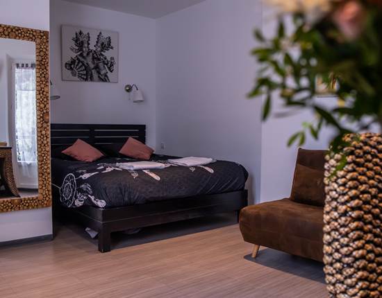 Chambre 1 Lit et Fleurs 2