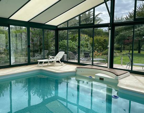 Piscine et terrasse