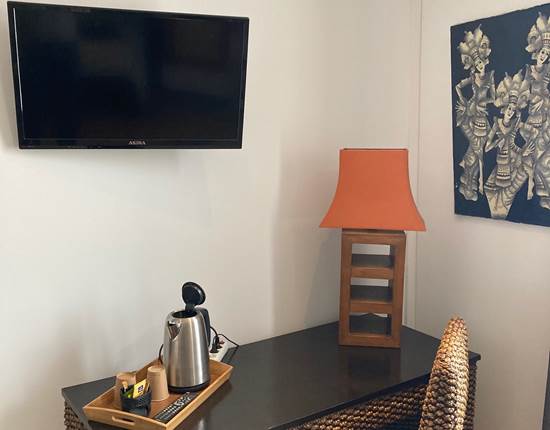 Chambre Pin de Galle - Bureau et TV
