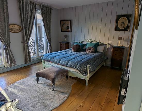 vue de la chambre les Flamands roses avec décoration napoléon 3