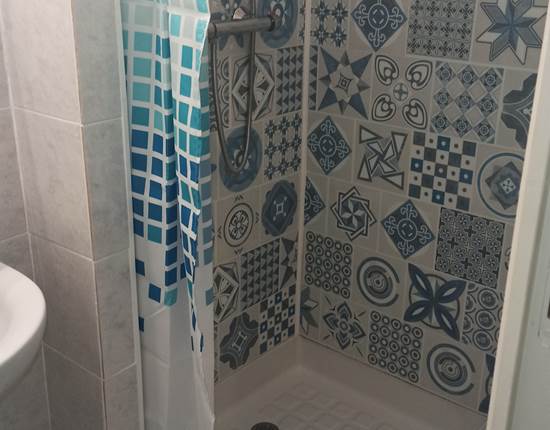 Salle de bain économique avec douche