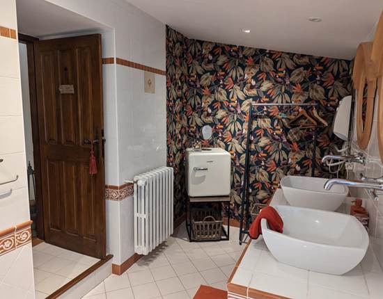 Moulin-Rouhaud-Suite-Junior-Amarante-salle-d'eau