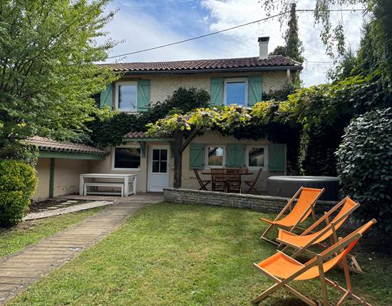 Maison vue générale, terrasse, jardin, jacuzzi