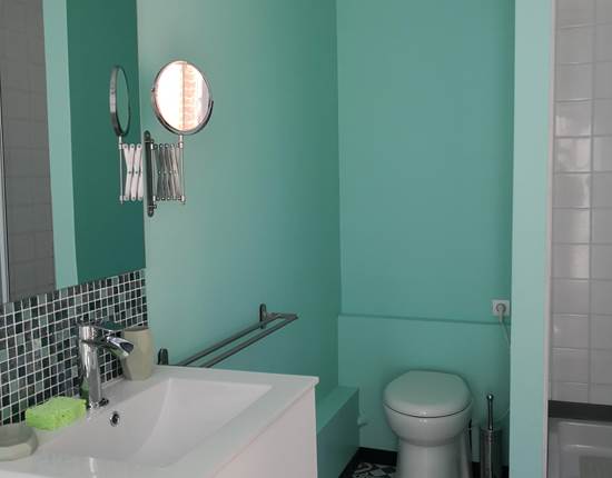 Maison Courbarien - chambre "Jade" avec 2 lits simples - salle d'eau