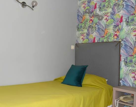 Lit Simple chambre Hotel Jean Bart Paris 6