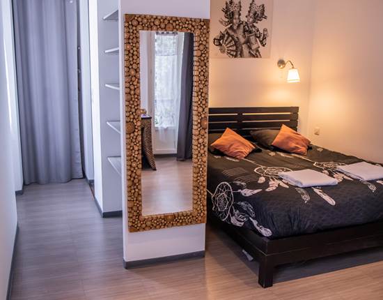 Chambre 1 et Miroir