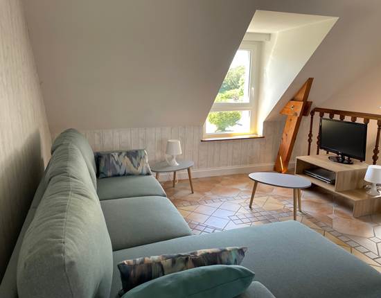 Salon etage avec TV et lecteur DVD