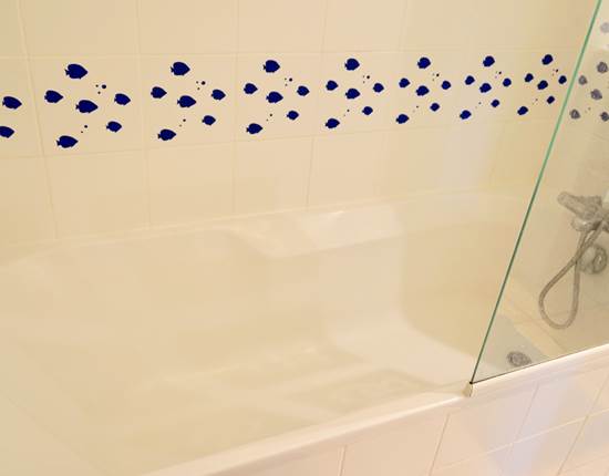 salle de bain avec baignoire aux chambres d'hôtes la Rougeanne près de Carcassonne dans l'Aude