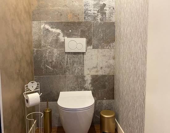 WE privé accessible par 2 marches