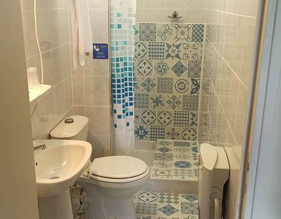 Salle de bain économique avec douche