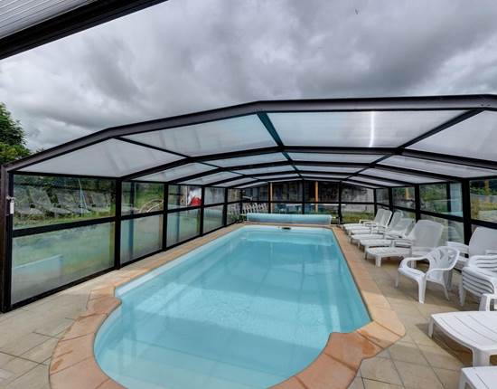 Piscine au sel, naturellement chauffée par le soleil de Mai à Octobre. 15pers. Maxi