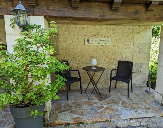 Moulin-Rouhaud-Suite-Junior-Amarante-salon-de-jardin
