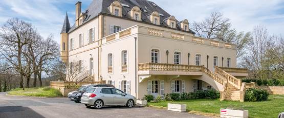 Deux places réservées aux personnes à mobilité réduite