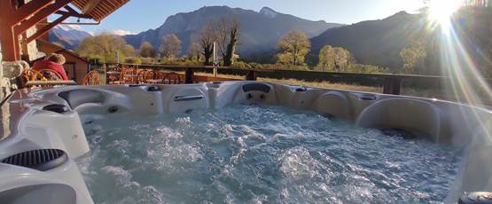 TERRASSE JACUZZI AU SOLEIL