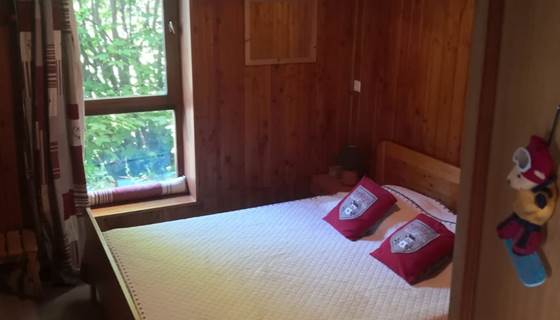 chambre rouge lit double 160 (2)