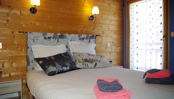 Chambre préparée pour recevoir 2 adultes