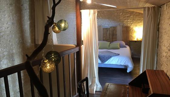 Mezzanine, espace bureau et chambre