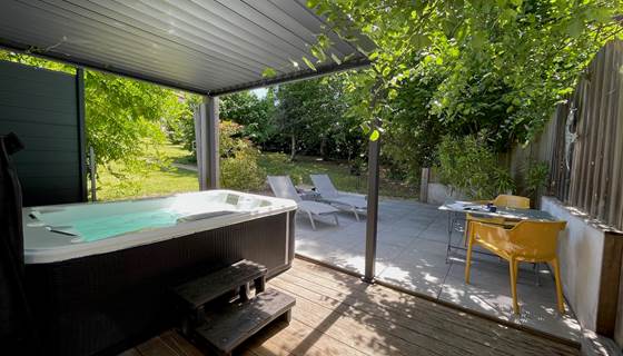 jaccuzi-privatif-studio-tournesol-sarlat
