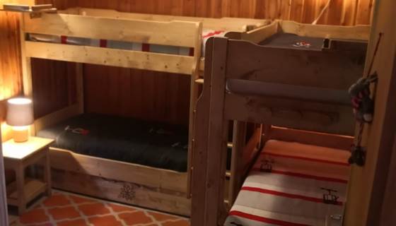 chambre 2 lits supperposés et 1 lit gigogne (3)