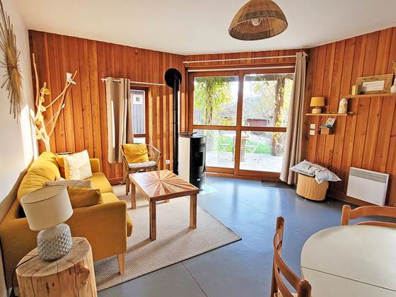 salon-chalet-soleil-poele-3