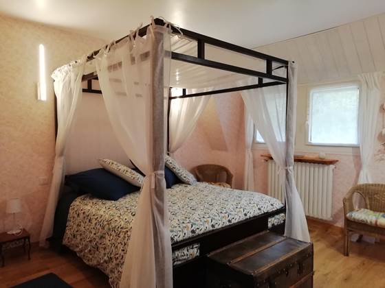 Les bois de Saint-Auvent, chambre les oiseaux, grand lit