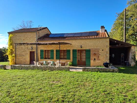 Maison traditionnelle du Périgord noir pour 8, grands espaces en bordure de forêt, idéale en famille ou entre amis
