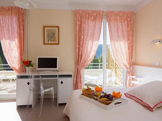 Chambre Grand Confort Triple - Hôtel Le Verdon *** à Gréoux-les-bains-page