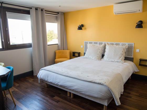 Chambre principale du logement familial L1