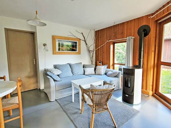 salon-chalet-granit-poele-3