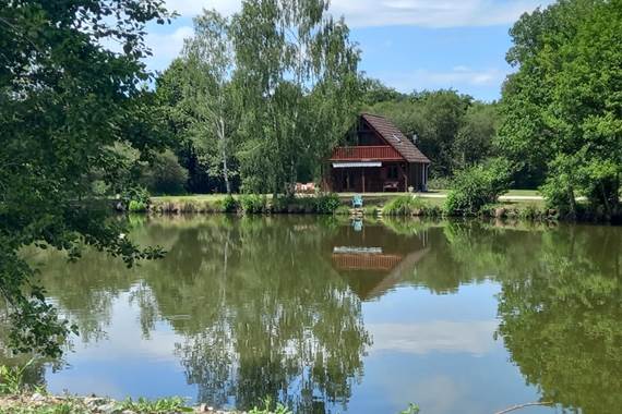 le chalet limousin, vue de l'e´tang