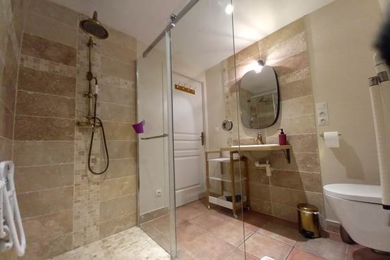 Salle de bain accessible PMR