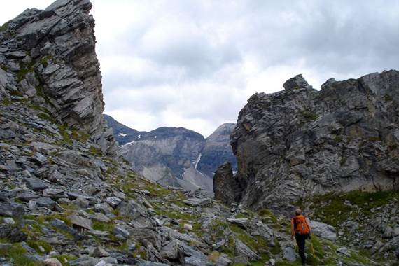 Approche de la Tour de Lieussaube