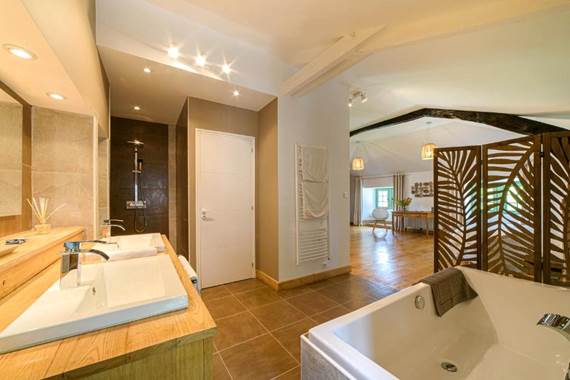 chambre-hote-manoir-courbiac-piscine